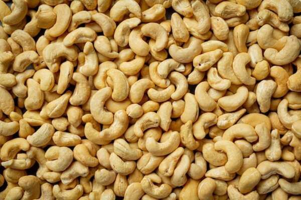 La noix de cajou est l'un des fruits à écale et oléagineux les moins riches en lipides